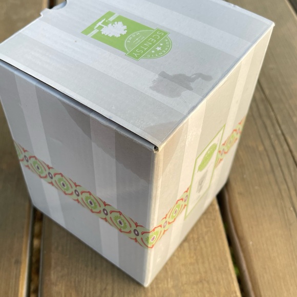 Scentsy Tilia Tree Pattern Wall Plug-In Wax Warmer in Original Box - Picture 5 of 12